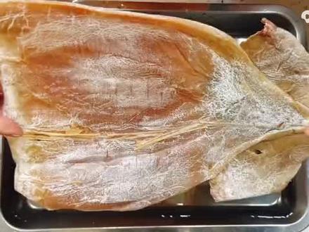 干鱿鱼在家怎么做才好吃?今天大厨教你饭店特色大片鱿鱼,超好吃