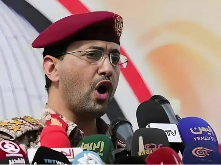 静默了一个月后,胡塞突然参战了!美伊之战发生了怎样的变化? 就在过去24小时,沉寂了整整一个月的胡塞武装,终于打破沉默。没有铺天盖地的炮火,没有声势浩大的宣战,第一轮攻击甚至只发射了一枚导弹。可就是这枚看似不起眼的导弹,没有炸向以色列的军营,没有瞄准美国的航母,却直接把中东战局的底牌掀了个底朝天。很多人至今还把胡塞武装当成那个穿拖鞋、扛步枪的“散兵游勇”,觉得他们翻不起什么大浪。但这一次,这枚导弹用最“低调”的方式,给五角大楼送了一份失眠大礼——它不是来打仗的,只是来“热身”的;它不是来添乱的,是来锁死美以命运的。#硬核深度计划 #全球创作者计划 #零基础看懂全球 #时代的荣耀 #胡塞武装