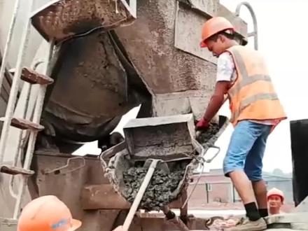 老司机教你混凝土凝固在罐车里怎么办?#混凝土 #凝固 #罐车