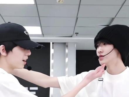 #奇文 #左奇函杨博文 众所周知,左奇函喜欢什么人#cp #时代峰峻