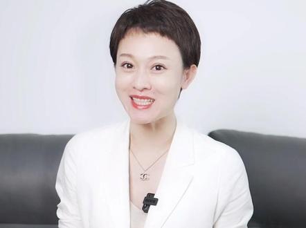 手势的基本礼仪,你单指指人了吗?#仪态礼仪 #一指弹 #以礼服人
