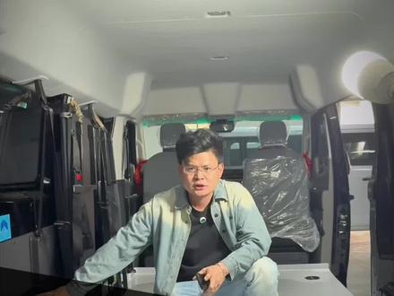 超级Van,铺塑胶底板加围边。#超级Van #铺塑胶底板 #货拉拉 #轻客改装 #车厢底板