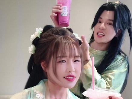 一起喝点粉色的液体 #粉色的液体 #说唱 #电台主播的日常