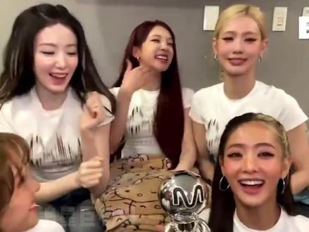 ZX 怪不得宝怪的第一个队外cha会给idle,真的是亲人般的存在啊#babymonster#idle#郑雅娴#minnie