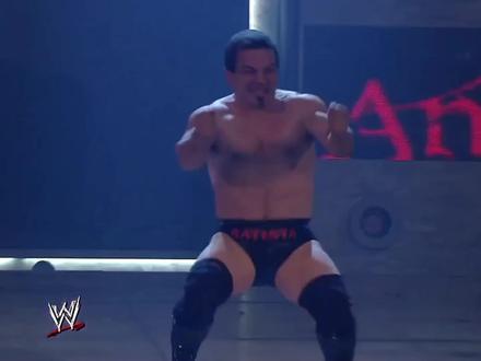 小霍斯上绳赛对抗各路选手,小型野兽巴蒂斯塔现身 #巴蒂斯塔 #wwe #摔角