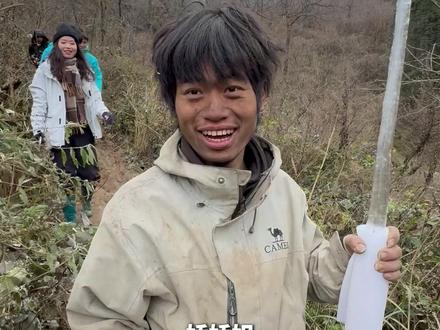 七星山荒野求生14名选手进入决赛 官宣:先休整5天 娇娇调侃“荒野林北”“怕你看手机发现我把你的东西都抖出去了”#张家界七星山 #荒野求生14人进入决赛每人获两万 #荒野林北