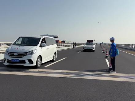 #胶州湾跨海大桥 2023青岛海上马拉松 第一名跑过来啦…