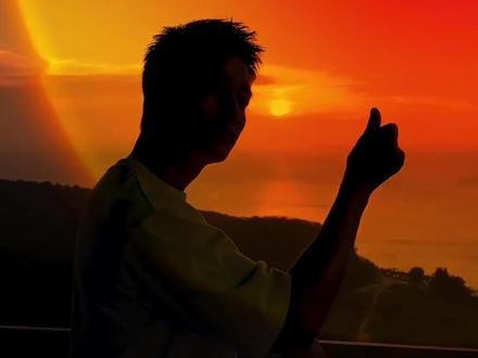 #轻而易剪@剪映 贾乃亮的打响指天空变幻唯美晚霞视频教程@DOU+小助手