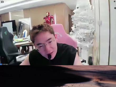 开头看到一句话直接戳到我:“什么行情都想抓,其实不是勤奋,是贪心。”😮💨
这不就是很多人做交易时的真实写照吗?明明很努力,却越做越乱、越学越慌。
以前我也一样🔥。
早上看多、下午看空、晚上怀疑人生;一会短线、一会趋势,盯着别人晒盈利心里发痒,总觉得“我是不是也能试试”。结果不是技术不行,而是心太乱、手太快、想太多🤯。
后来我才慢慢明白:交易靠的不是会多少,而是能放弃多少。
真正的厉害,不是把所有机会都装进口袋,而是只抓属于自己的那一个。
就像捕猎一样,强者不会盯着所有方向,他只等最熟悉、最确定的那个时机✨。
我开始逼自己做“减法”:
只留一个真正理解的逻辑,一个看一眼就知道怎么处理的信号。
没出现就按住手,出现了就冷静执行——不解释、不争论、不被情绪带跑📌。
慢慢地,你会发现一个神奇的变化:
不再被行情牵动情绪,不再焦虑盯盘,心开始稳下来。
而“稳”,才是所有结果的前提。
后来我才真正相信一句话:
交易不是比聪明,而是比谁能把同一个动作重复到极致💡。
当你做到只在属于你的那一刻出手,你才算真的走在职业化的路上🌿。#短线交易 #交易心得 #外汇黄金 #实盘记录 #交易员