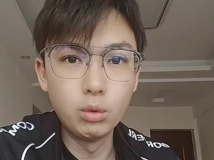 饭局讲究的是私密文化 、同频文化,不舒适坐一起就是一种折磨,所以遵循客不带客原则#饭局#口播#自媒体