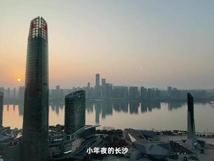 纪录片从俄罗斯回来小年夜当天,五个弟弟为本命年的两个哥哥送上礼物,。。一,一整套从里到外的红色吗(ಡωಡ)hiahiahia#时代少年团 #物料 #小年 #名场面 #搞笑