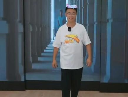 #农村媳妇菲利斯 #小曾哥#老李 每天都要看有没有更新的菲利斯,这刚回国就开始直播卖货了,老李走秀憨的过分,小曾确实比老李略胜一筹啊😄😄😄