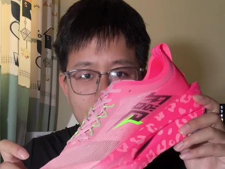 飞影GT!新面孔什么跑法? 有一阵子没更新视频了,一般情况我是跑的越多,越没空拍视频,之前视频里传递的都不会食言。
这双飞影GT我个人觉得就是填补今年飞影双雄脚感的空缺,因为pb6和plaid3都是软弹,GT的韧弹就非常合理了,至于定位我觉得和PB系列差不多,还是属于次顶碳。
#跑鞋推荐 #跑鞋测评 #跑鞋 #跑鞋控 #跑步治愈一切