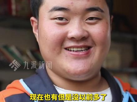 “救火骑士”龙麻子成名两年后(一):最火时出去吃饭,他们不要钱,被围着拍照十几二十分钟动不了。