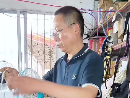 带你面对面体验维修师傅对电风扇加油