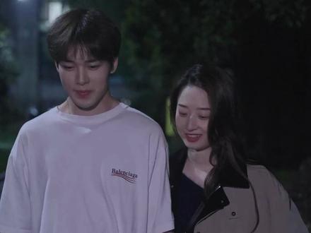 不喜欢小猫咪 为什么还要摸她的头