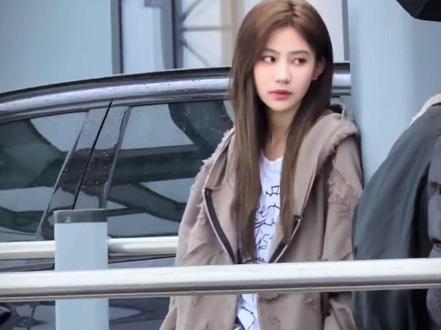 巴黎,颤抖吧!街拍最严厉的潮女已经来了!#袁一琦 #巴黎时装周