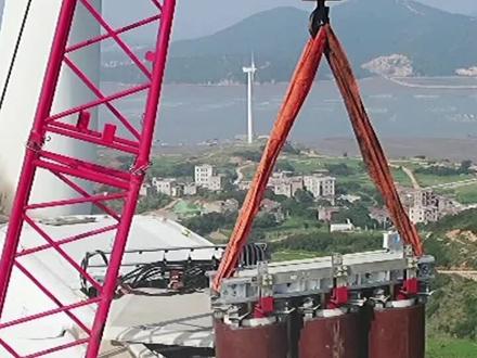 美女指挥干活不累🤗#风电吊装 #高空工作者 #吊车