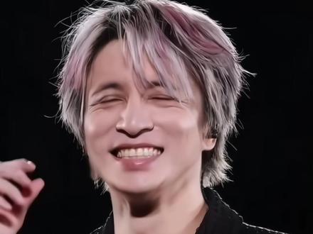“感谢有一位叫做薛之谦的歌手 陪了我14年” 并且在14年里面不断的救过我 薛听完这段话 开口直接哽咽了#薛之谦#薛之谦万兽之王演唱会