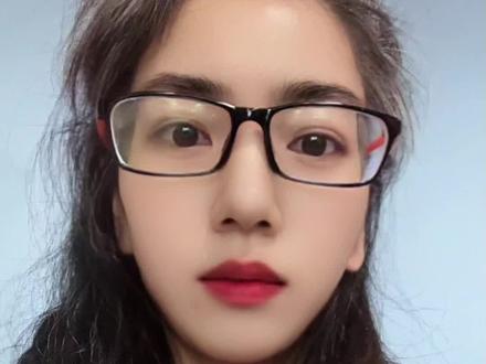 黄金挂单暴露关键多空情绪,扎堆买金的三点启示。黄金周五1月30日,一天跌完此前最疯狂七天的涨势。这种极大阴线,绝对是大机构在出货的迹象。但目前,市场看法分歧非常大,不少看多黄金的人,也有人在做大空头布局。黄金挂单暴露关键多空情绪,扎堆买金的三点启示。#黄金 #行情分析 #黄金暴跌后怎么看 #金店实物黄金 #原创