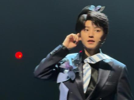 25.12.13《趁世界还年青》谢幕🔚
小凯超级棒!感受到了大家的热情!小凯说“昨天下雪啦大家回家路上注意安全~#王俊凯 #王俊凯话剧趁世界还年青