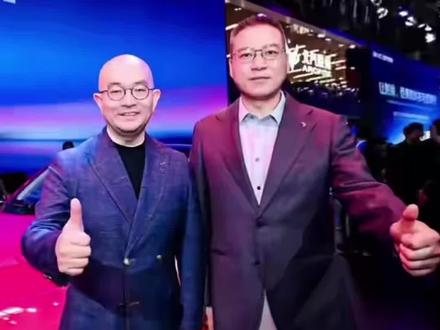好家伙,现在电车换电居然这么省事的吗?#极狐贝塔S3 #巧克力换电#tim#汽车