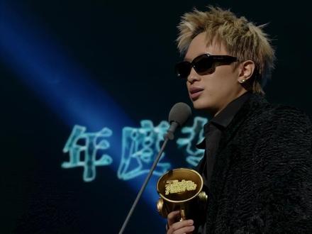 恭喜Asen获得年度专辑和最受欢迎歌手奖项!
#艾志恒asen #融合嘻哈盛典 #asen #在雨后醒来