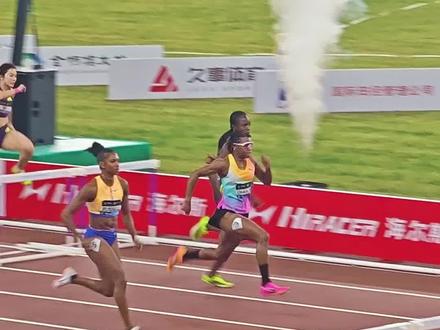 2026钻石联赛柯桥站女子100米栏比赛,奥运冠军拉塞尔12.25s刷新本赛季世界最好成绩夺冠,查尔顿12.38s打破巴哈马国家纪录,吴艳妮13.16s创个人赛季最佳获得第7名
#田径 #钻石联赛 #100米栏 #马赛拉塞尔 #吴艳妮