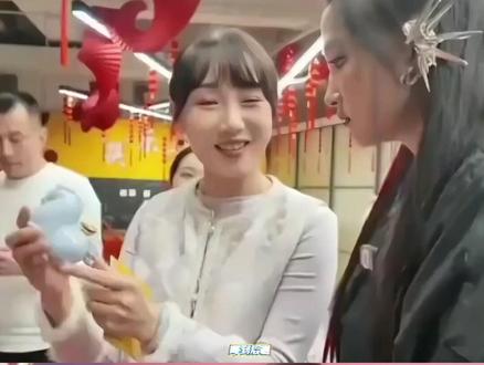 北京春晚录制后台,为何关晓彤听到“马上有对象”下意识后退?成年人最体面的告别往往寂静无声 #关晓彤 #鹿晗 #关晓彤鹿晗 #影娱热点团 #内容启发搜索