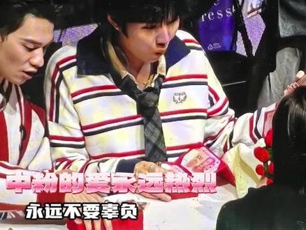 咱大中粉主打一个“爱在哪里,钱就花在哪里” #追星女孩 #泰星 #边伯贤 #KengNamping #邝玲玲