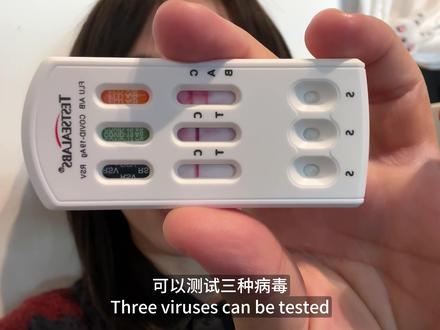 這輪甲流真的猛!全家都沒扛住5個人5種症狀 甲流的病症各有不同,但是在黄金48小时内患病的朋友一定要及时有效的服用特效药,可以让你更快的结束病程,下面就是给大家分享的一些甲流特效药,请大家遵医嘱服用:
1. 奥司他韦(Oseltamivir)连续服用 5 天。儿童剂量根据体重调整。
2. 扎那米韦(Zanamivir)每次吸入 10 毫克(2 次吸入),每天 2 次,连续 5 天。 注意:哮喘或慢性阻塞性肺病患者慎用,因吸入可能诱发支气管痉挛。
3. 帕拉米韦(Peramivir)需在医院由医生使用。
4. 巴洛沙韦(Baloxavir Marboxil)单次口服剂量,依据体重决定用量。
注意事項:以上药物应在发病后 48小时内使用,以确保最佳疗效。即使症状缓解,也需完成整个疗程,避免耐药性。
辅助治疗:退热药用于缓解高热和身體疼痛。补充水分促进痰液排出。充足休息避免过度劳累,帮助免疫系统恢复。
當然,如果病情加重,如持续高热、呼吸困难、剧烈咳嗽或其他并发症(如肺炎),需立即就医,进行进一步治疗。#甲流 #甲流流感 #甲流不是普通感冒 #病毒快走开 #牛马人的日常