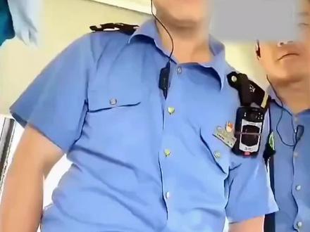 男子把卧铺让给妹妹,乘务员让补票