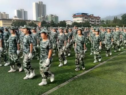 南漳一中2021高一学生军训视频