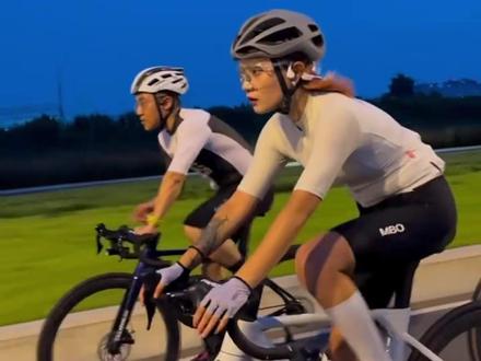 5000以内的值得拥有的公路车!#让骑行成为一种生活 #公路自行车 #自行车推荐 #平价又好骑的公路车推荐 #爱生活爱骑行