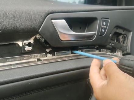 哈佛H6门饰板拆卸#专业维修保养 #汽车保养与维修 #修车我是认真的