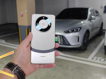 当你同时拥有华为Mate60Pro+和问界M5智驾版,你可以解锁以下操作~#华为mate60pro #麒麟9000s #问界m5智驾版 #问界m5智驾版亮相上海车展