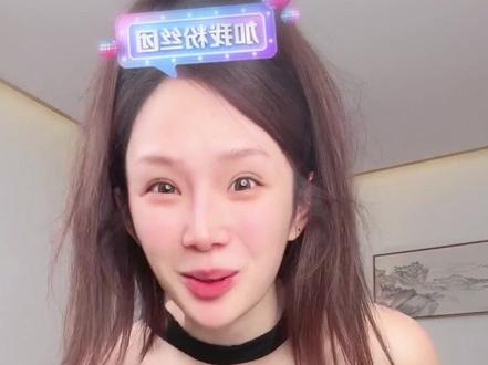 瑶瑶从楼梯摔下来全过程,给龙队吓懵了当时#龙浩天 #龙浩天团队 #龙浩天瑶瑶