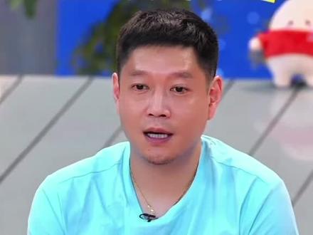 #莎头 #王楚钦孙颖莎 大头:集训的时候哭了?这次啊?莎莎:没有开导。COCO:哎,你别你别告状。大头:白眼甩过去给他。肖指:只给你甩。#王楚钦孙颖莎直播