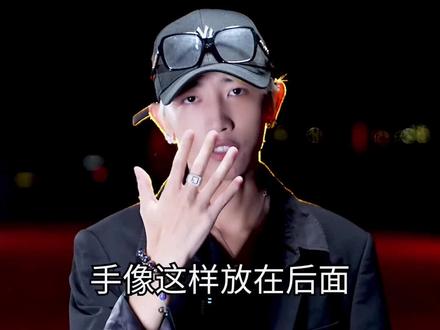 石头,剪刀,布。我会赢你。