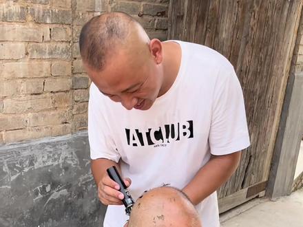 明天就开始数伏了,每当这个时候,都会提前一天理理头发,因为接下来的伏天里是不能理发的。你们有这说法吗?#记录生活 @真婆婆