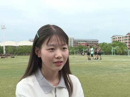 当她说出语文成绩时,我们以为采访翻车了..