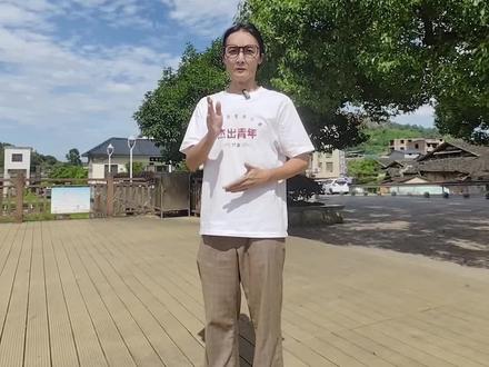 我们宁德闹市里有一个古村落,仅一溪之隔,一边是高楼大厦,一边宛如另外一个世界,喧闹与宁静互不打扰#宁德古村落 #原创视频 #旅行推荐官 #我为家乡代言 #宁德