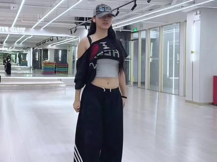 来迟了!WDA柳智敏Killing Part慢速教程来噜 这两天不舒服嗓子哑了 数拍喊不出来所以收音有点差555 #柳智敏 #wda #wda舞蹈挑战 #柳智敏进行曲 #抖音潮流舞蹈大赛