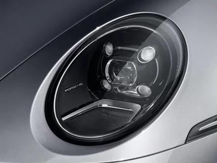 保时捷灯光调节设置#汽车知识分享 #每天一个用车知识 #抖音汽车 #汽车用品 #汽车好物
大灯设置在方向盘左侧,一般常规使用默认设置AUTO自动大灯就好,进入隧道或晚上光线变暗时会自动开启大灯;下雨天或有雾视线不好时可开启雾灯;在城市或高速道路行驶时按交规使用近光灯,示宽灯也叫日间行车灯;在城市或高速道路行驶时按交规开启近光灯。