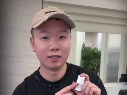 自己在家染头发,~染黑了~染深了~染花了
用这个办法,轻松解决,一步回到没染发之前
记得点赞保存收藏好,以免用的时候找不到了
#vc片 #维生素c #染发 #每日分享 #染发教程