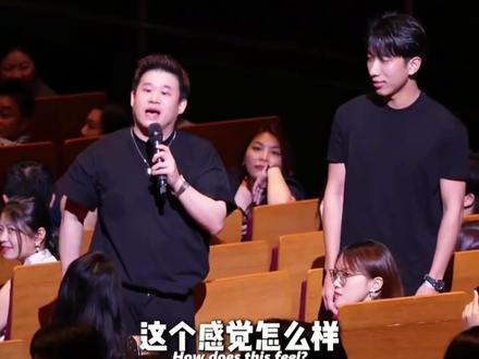 爱情、生活、吐槽全拿捏,二狗一开口,全场笑到停不下来。#上抖音抢演出票#热门#脱口秀 #神级现场 #二狗