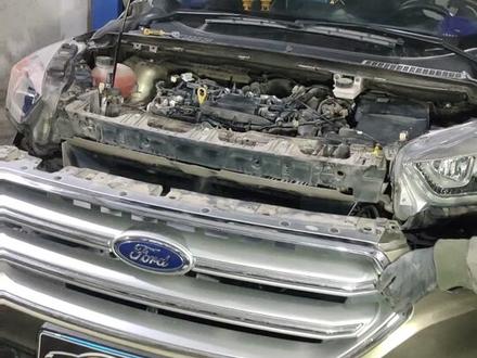 福特翼虎更换水箱#专业维修保养 #汽车服务行业 #专业的事交给专业的人