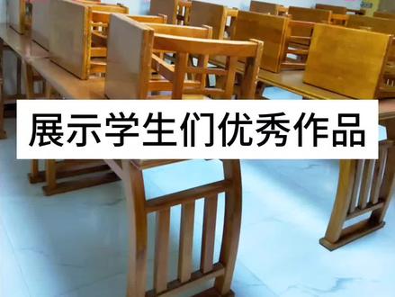 六上语文备课|第五单元习作:围绕中心意思写
“围绕中心意思写”是六年级上册语文习作的核心要求,需要把握的关键要点:
一、明确“中心意思”:先定“灵魂”
什么是中心意思:即文章要表达的核心观点、情感或道理,是文章的“灵魂”。比如写“暖”,中心意思可能是“陌生人的善意带来温暖”;写“坚持”,可能是“坚持让平凡的努力有了意义”。
如何确定中心意思:从生活体验中提炼,选择自己真实感受深、有具体事例支撑的主题(避免过大、过空,比如“爱”可以聚焦“家人的陪伴之爱”)。
二、选材:紧扣中心,“取舍有道”
选“典型事例”:事例要能直接体现中心意思,避免无关细节。比如中心意思是“勇气让我成长”,就选一次“克服恐惧、主动尝试”的经历(如第一次演讲、独自解决难题),而非泛泛而谈的“日常小事”。
三、描写:细节支撑,“突出中心”
用细节强化情感/观点:通过动作、语言、神态、环境等描写,让中心意思更生动。比如写“感动”,可以描写帮助你的人“额头渗着汗,却笑着把伞塞给我”,而非简单说“他帮了我,我很感动”。
四、结构:条理清晰,“围绕中心展开”
常见结构:
1.开头点明中心意思(或通过场景引出);
2.用1-2个典型事例具体展开,事例中穿插细节描写;
3.结尾总结升华,呼应中心。#写作技巧 #写作素材 #记录学生日常