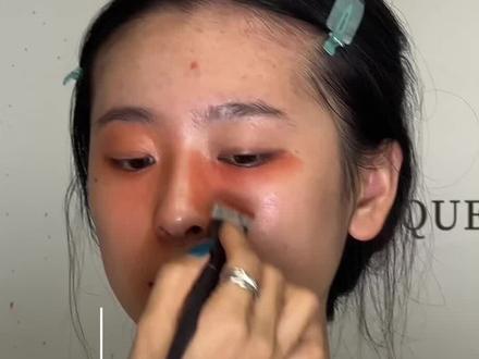 终于搞懂橘色转色液的正确手法和作用了,告别假面底妆就靠它,
很多化妆师都不知道的转色技巧!用橘色转色液先中和,底妆直接焊在脸上
#骨相makeup #化妆基础分享 #转色液遮瑕 #教学化妆
#上热门🔥