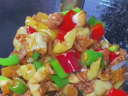 #脆黄瓜皮 是广西一大特色美食,它是用黄皮黄瓜压榨,微微酸微微辣,脆嫩爽口,怎么炒都很下饭又开胃!#美味下饭菜 #地方特色美食 #腌黄瓜